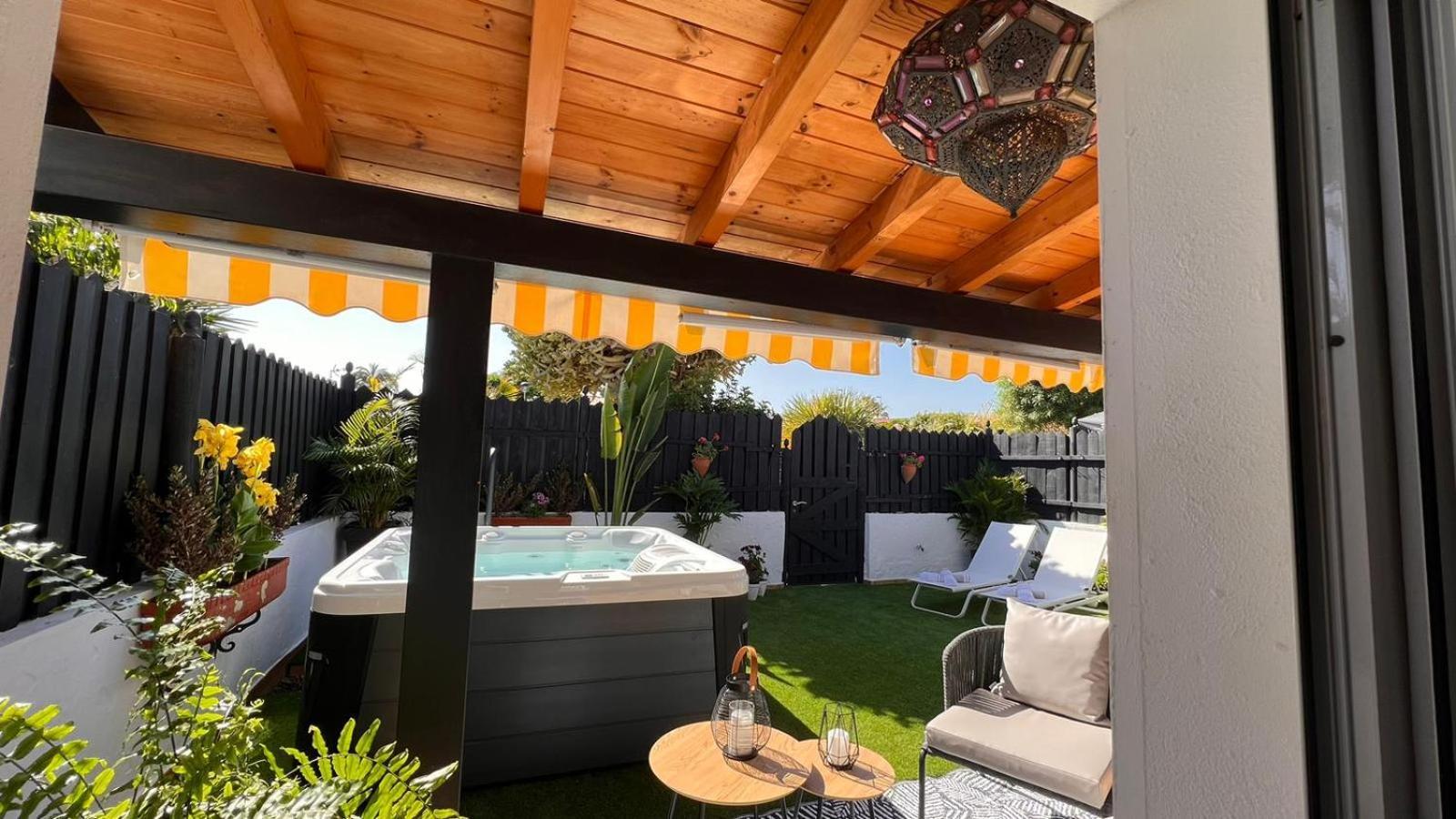 Oasis Beach Holiday Home With Jacuzzi ปลายา เดล อิงเกลส ภายนอก รูปภาพ