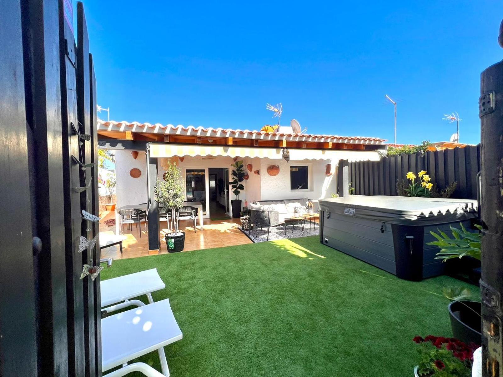 Oasis Beach Holiday Home With Jacuzzi ปลายา เดล อิงเกลส ภายนอก รูปภาพ